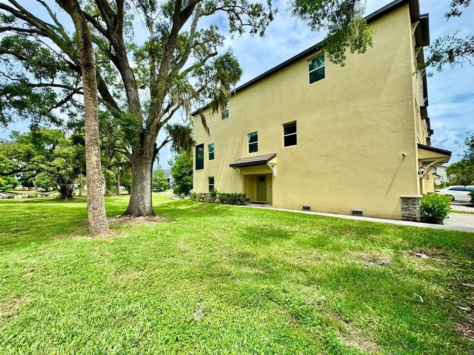 For Rent: $3,000 (3 beds, 3 baths, 1945 Square Feet)
