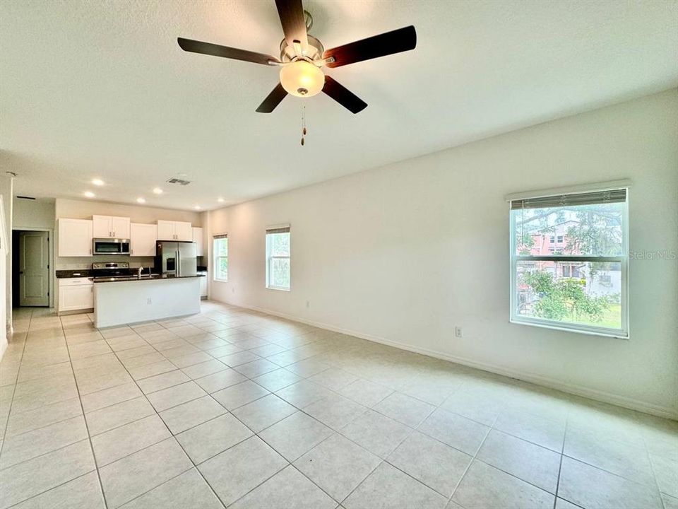 For Rent: $3,000 (3 beds, 3 baths, 1945 Square Feet)