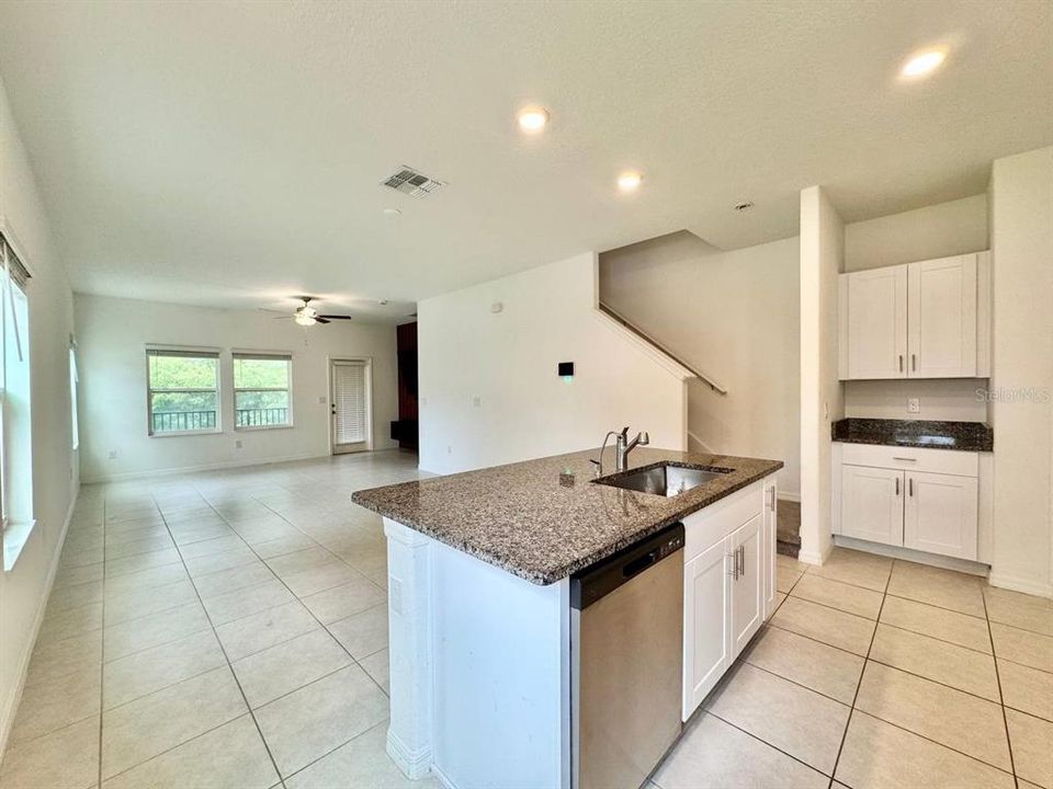 For Rent: $3,000 (3 beds, 3 baths, 1945 Square Feet)
