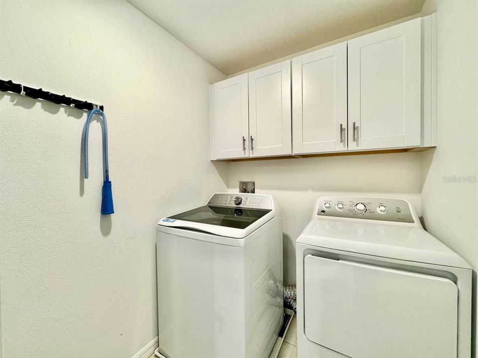For Rent: $3,000 (3 beds, 3 baths, 1945 Square Feet)