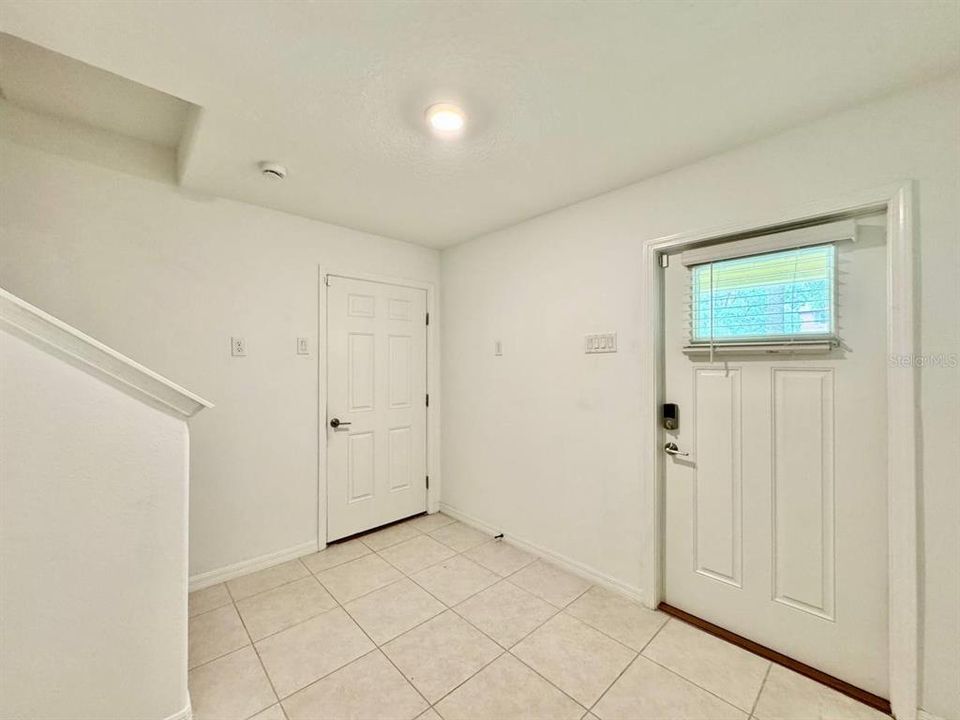 For Rent: $3,000 (3 beds, 3 baths, 1945 Square Feet)