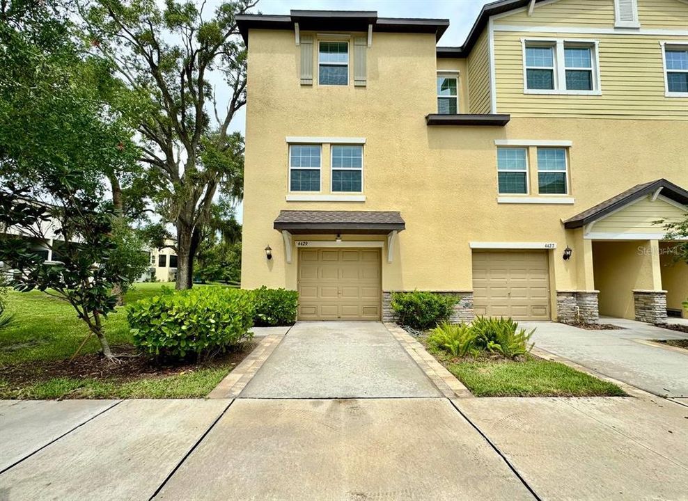 For Rent: $3,000 (3 beds, 3 baths, 1945 Square Feet)
