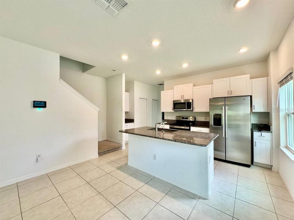For Rent: $3,000 (3 beds, 3 baths, 1945 Square Feet)