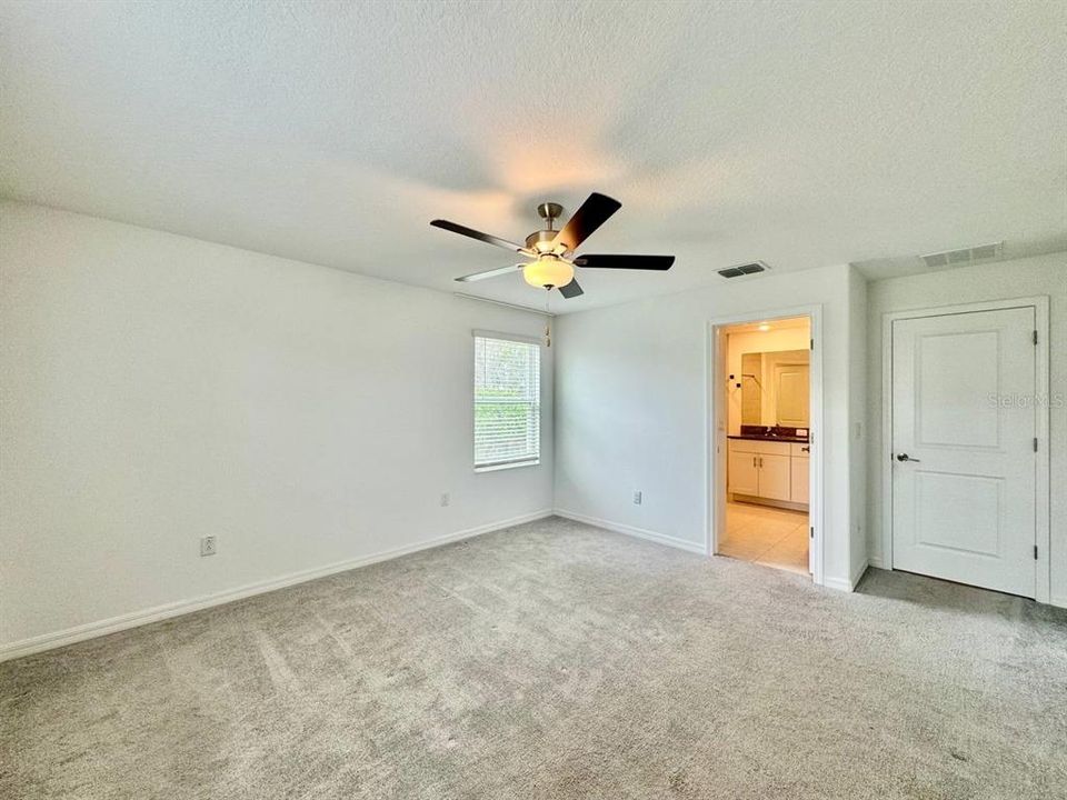 For Rent: $3,000 (3 beds, 3 baths, 1945 Square Feet)