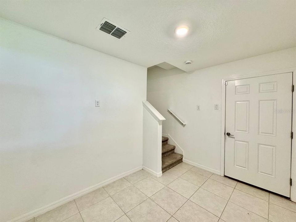 For Rent: $3,000 (3 beds, 3 baths, 1945 Square Feet)