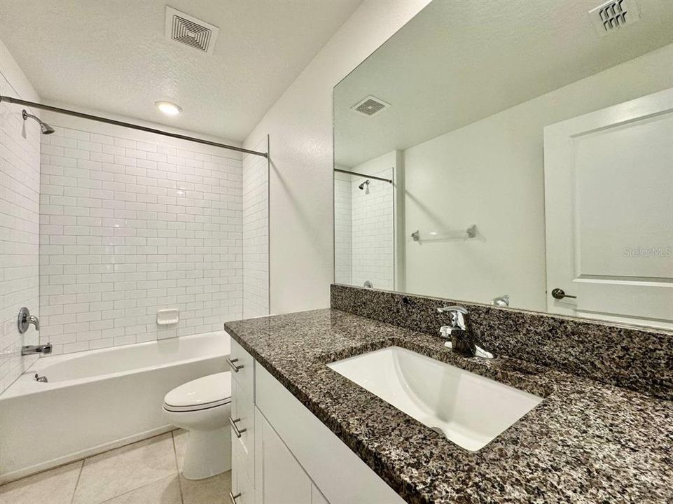 For Rent: $3,000 (3 beds, 3 baths, 1945 Square Feet)