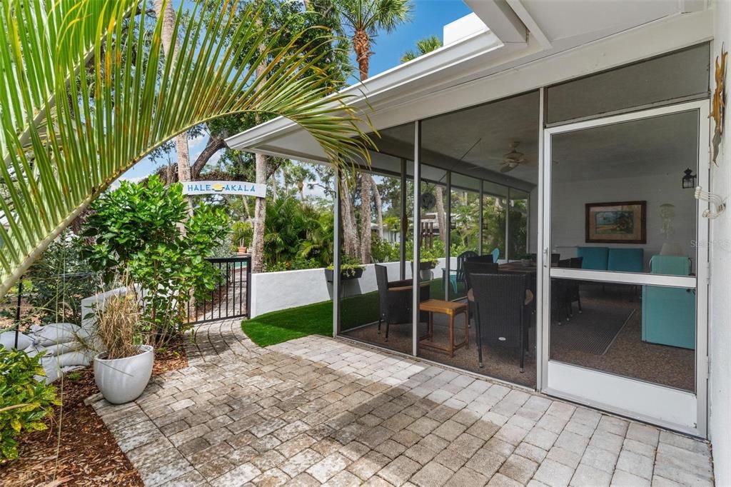 For Sale: $650,000 (2 beds, 2 baths, 1015 Square Feet)