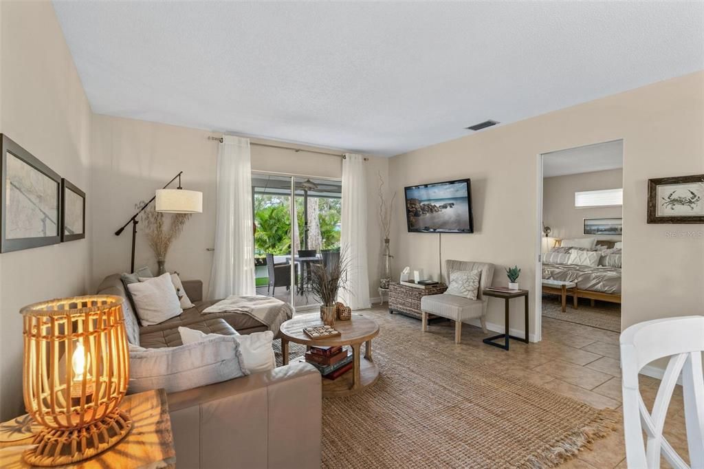 For Sale: $650,000 (2 beds, 2 baths, 1015 Square Feet)
