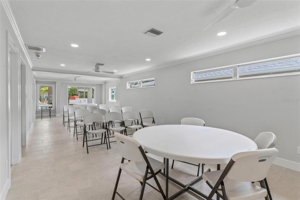 For Sale: $650,000 (2 beds, 2 baths, 1015 Square Feet)
