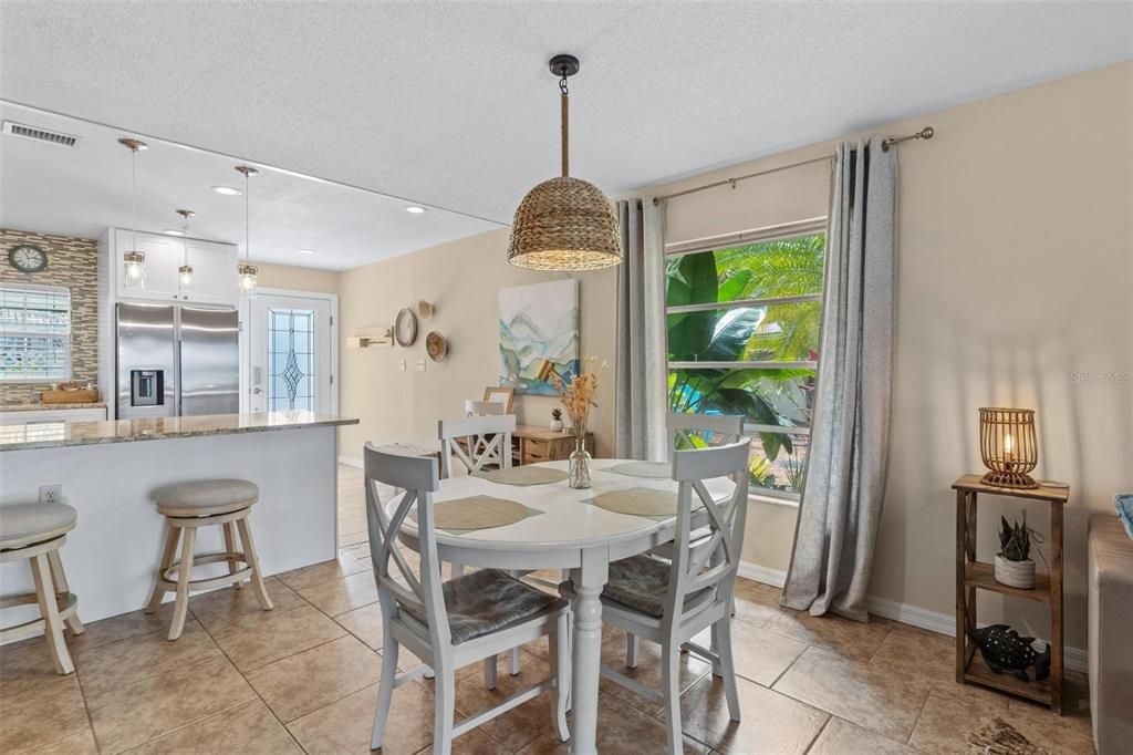 For Sale: $650,000 (2 beds, 2 baths, 1015 Square Feet)