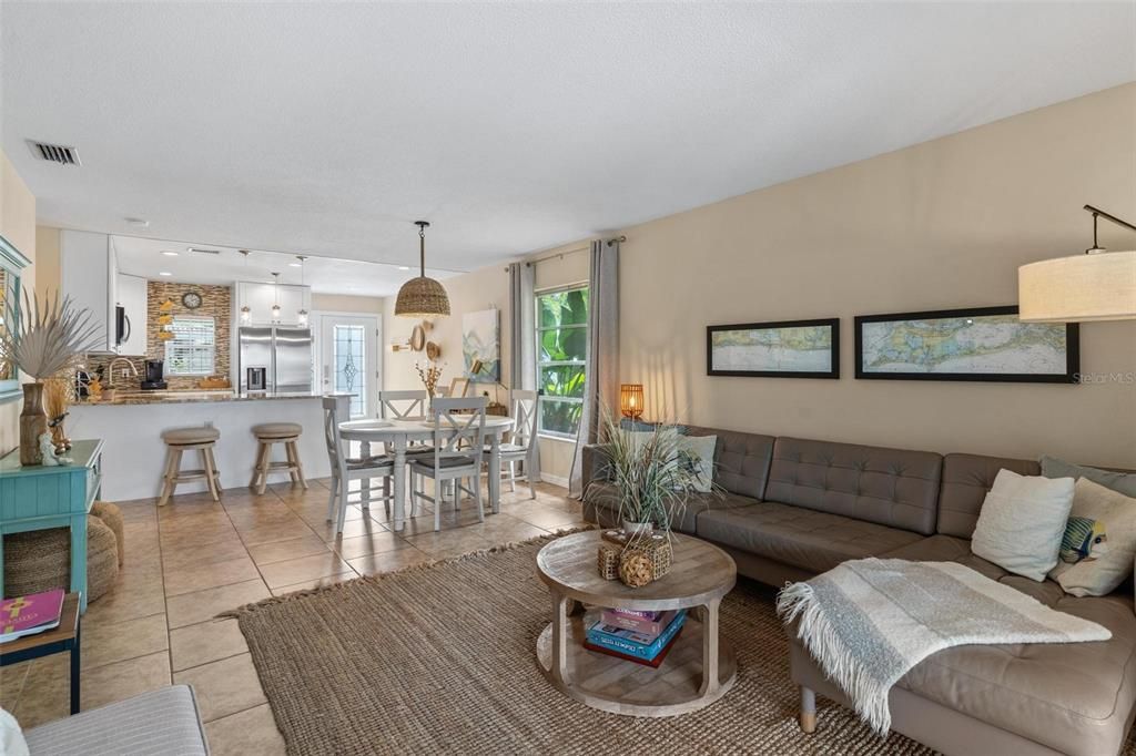 For Sale: $650,000 (2 beds, 2 baths, 1015 Square Feet)