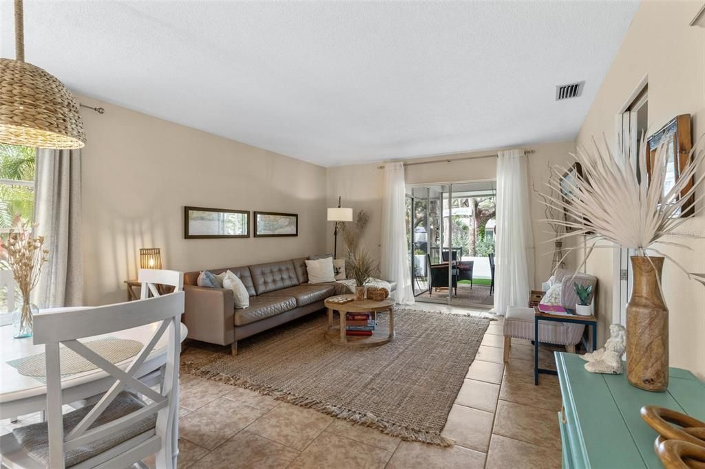 For Sale: $650,000 (2 beds, 2 baths, 1015 Square Feet)