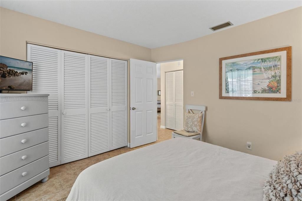 For Sale: $650,000 (2 beds, 2 baths, 1015 Square Feet)