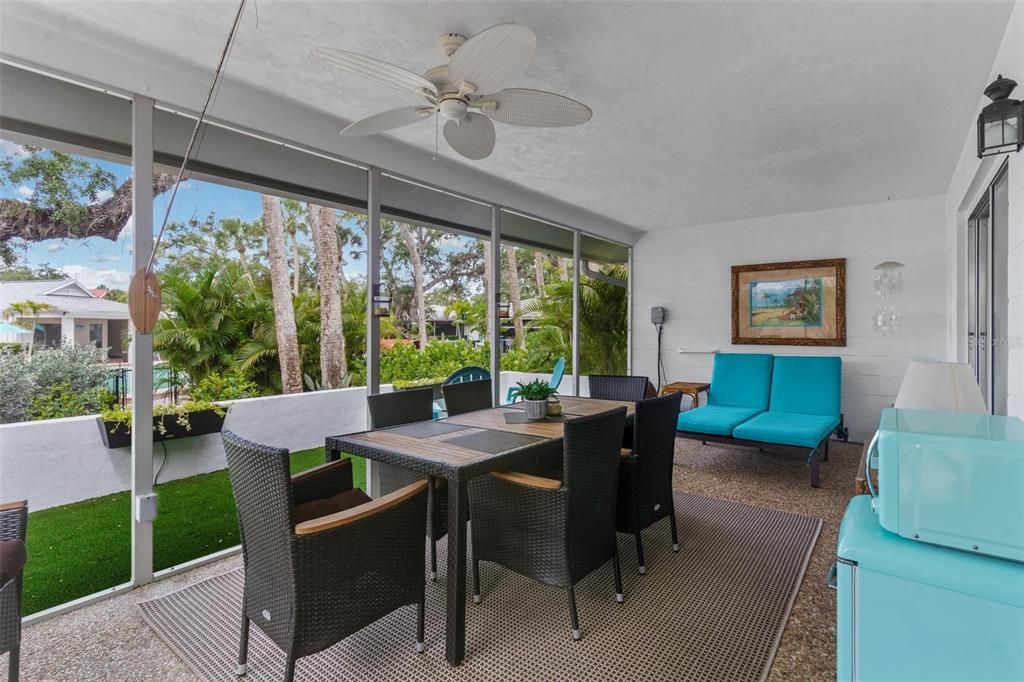 For Sale: $650,000 (2 beds, 2 baths, 1015 Square Feet)