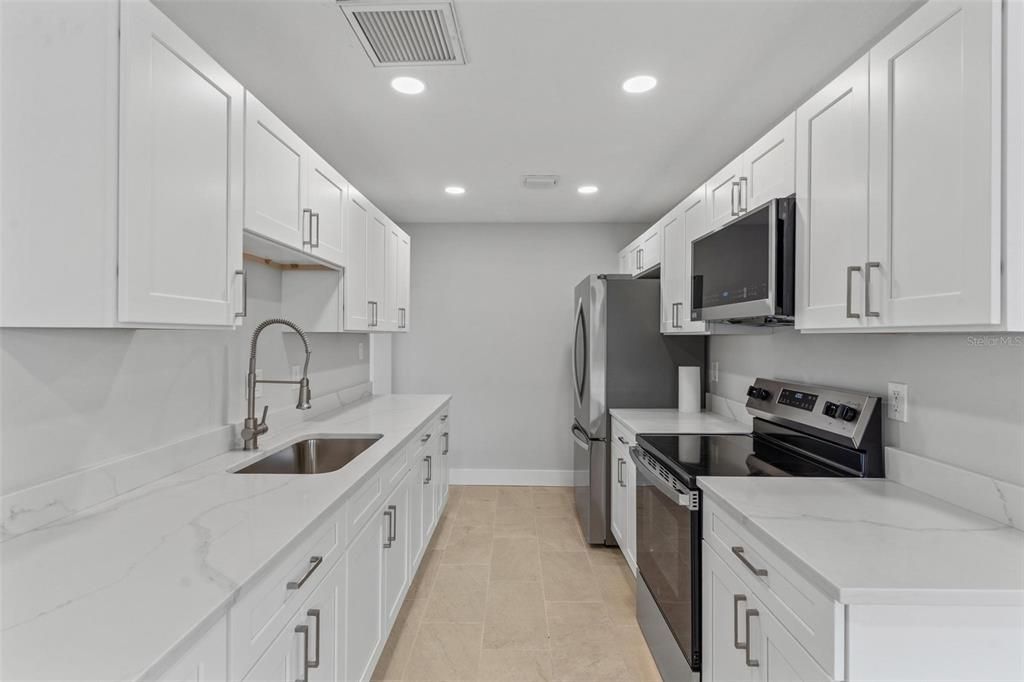 For Sale: $650,000 (2 beds, 2 baths, 1015 Square Feet)