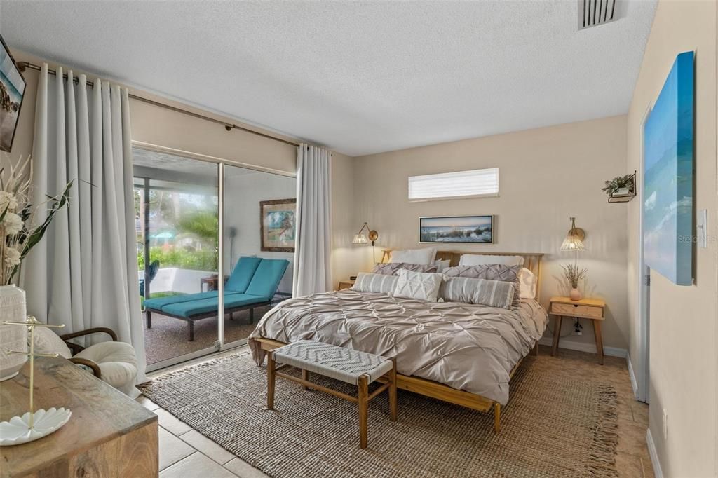 For Sale: $650,000 (2 beds, 2 baths, 1015 Square Feet)