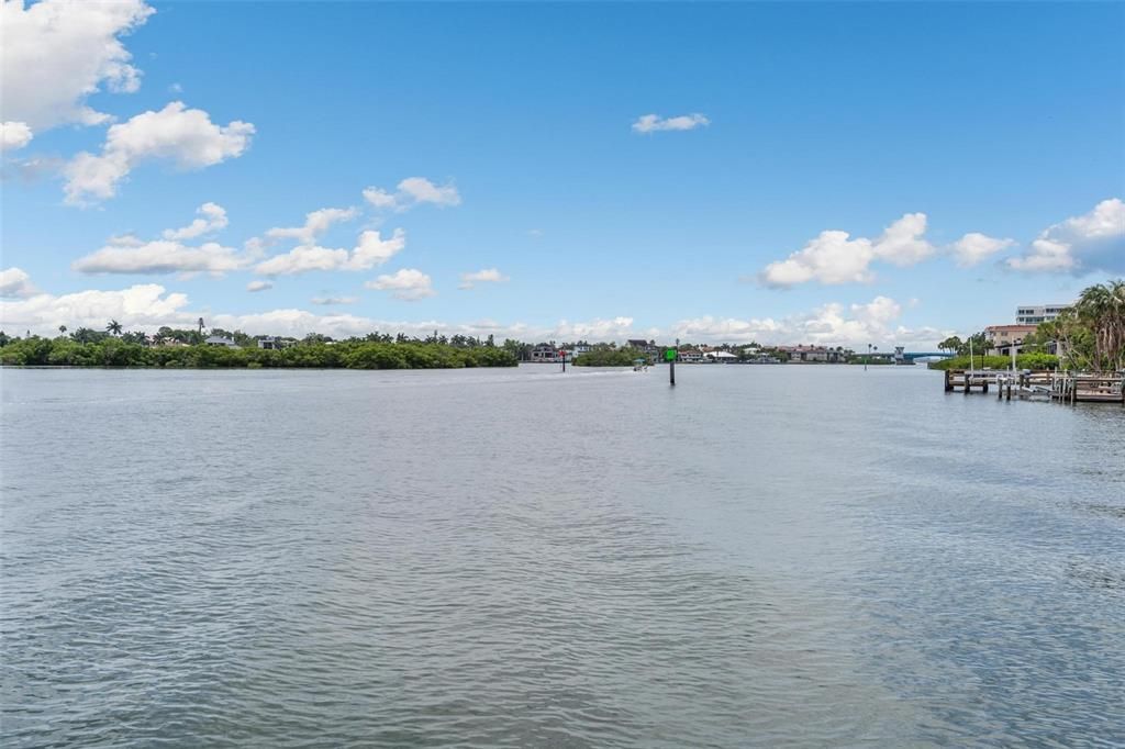 For Sale: $650,000 (2 beds, 2 baths, 1015 Square Feet)