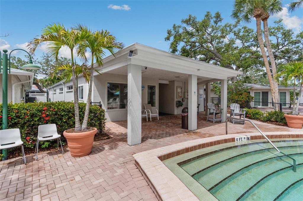 For Sale: $650,000 (2 beds, 2 baths, 1015 Square Feet)