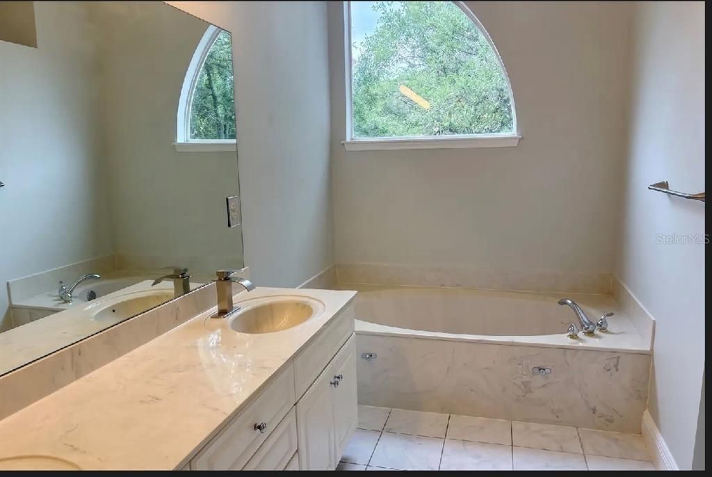 For Rent: $4,995 (4 beds, 3 baths, 3000 Square Feet)