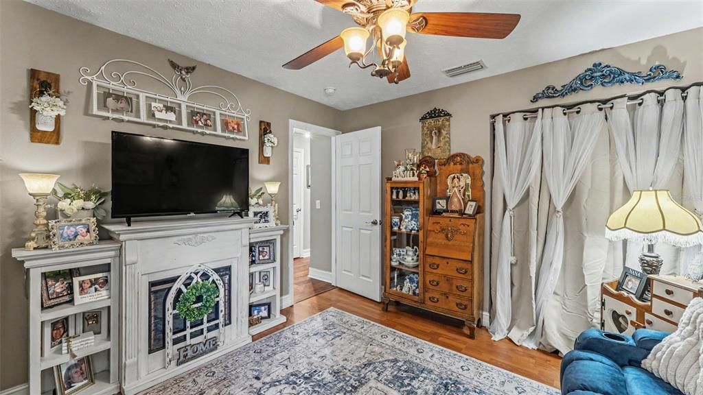 For Sale: $585,000 (4 beds, 3 baths, 2295 Square Feet)
