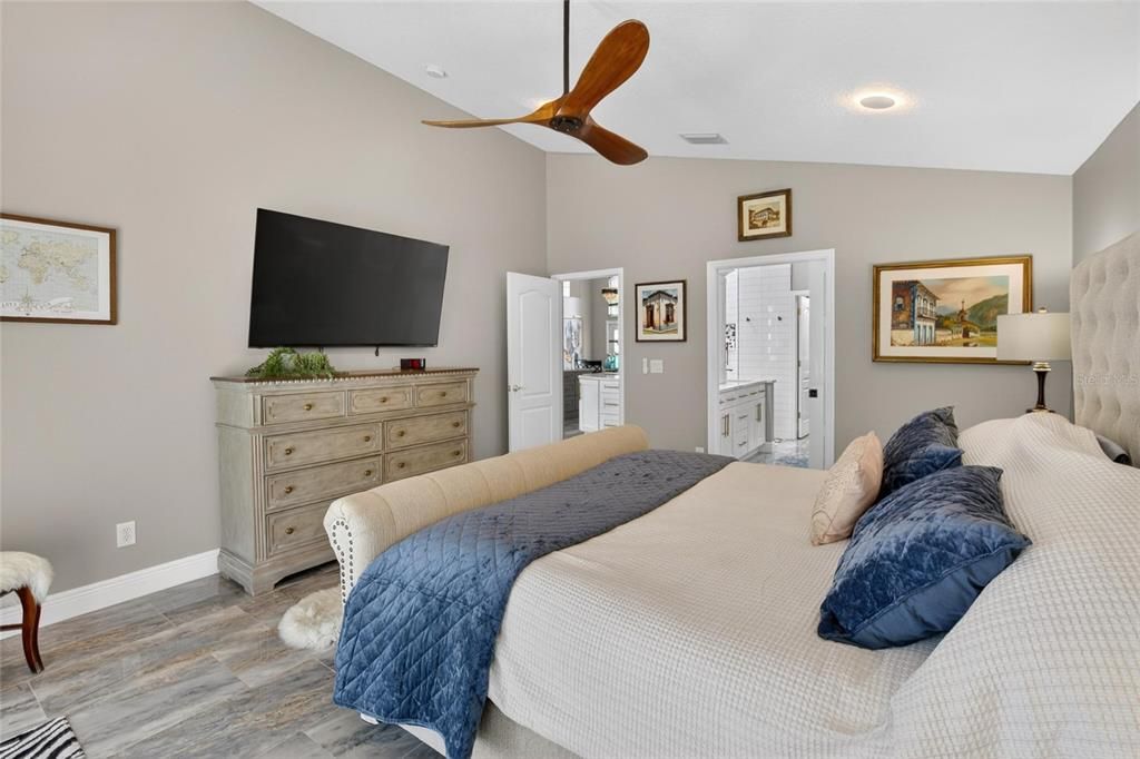 Active With Contract: $609,000 (4 beds, 2 baths, 2565 Square Feet)