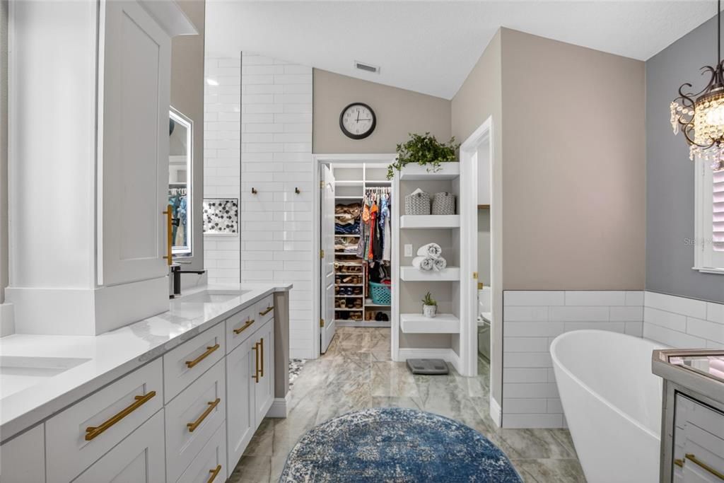 Active With Contract: $609,000 (4 beds, 2 baths, 2565 Square Feet)