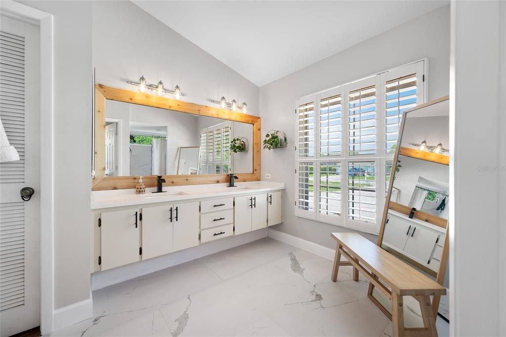For Sale: $332,000 (3 beds, 2 baths, 1835 Square Feet)