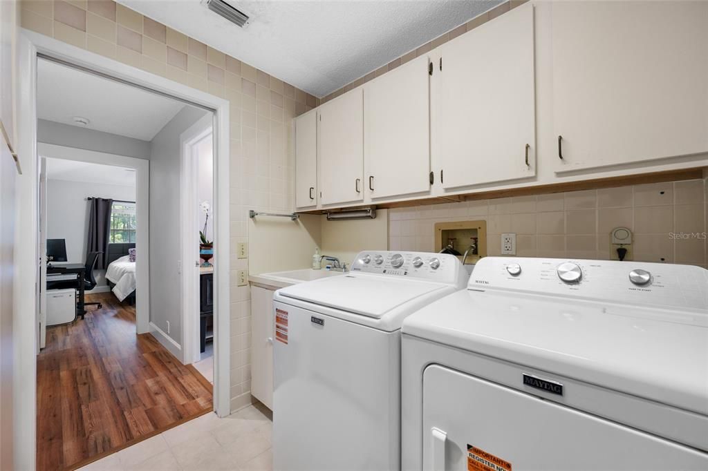 For Sale: $332,000 (3 beds, 2 baths, 1835 Square Feet)