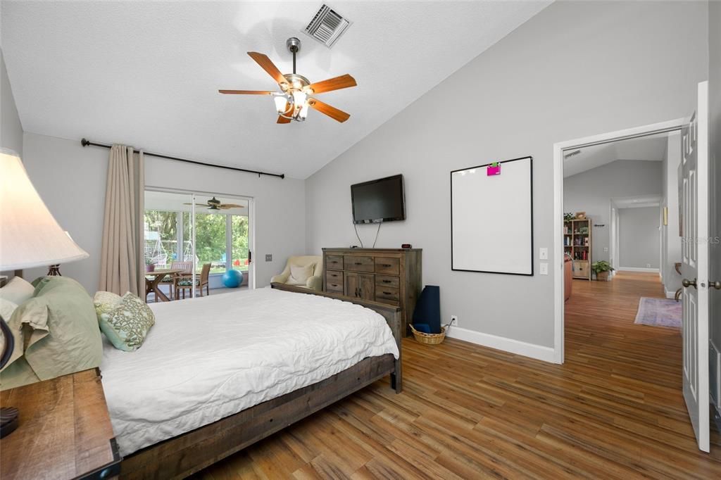 For Sale: $332,000 (3 beds, 2 baths, 1835 Square Feet)