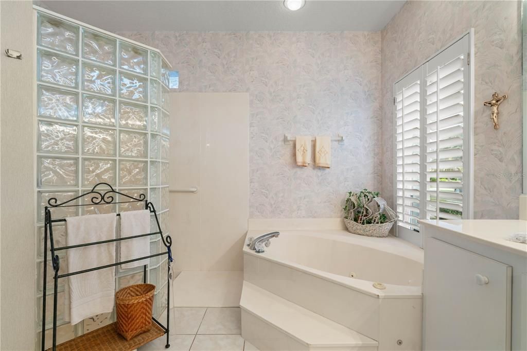 For Sale: $659,000 (3 beds, 2 baths, 2305 Square Feet)