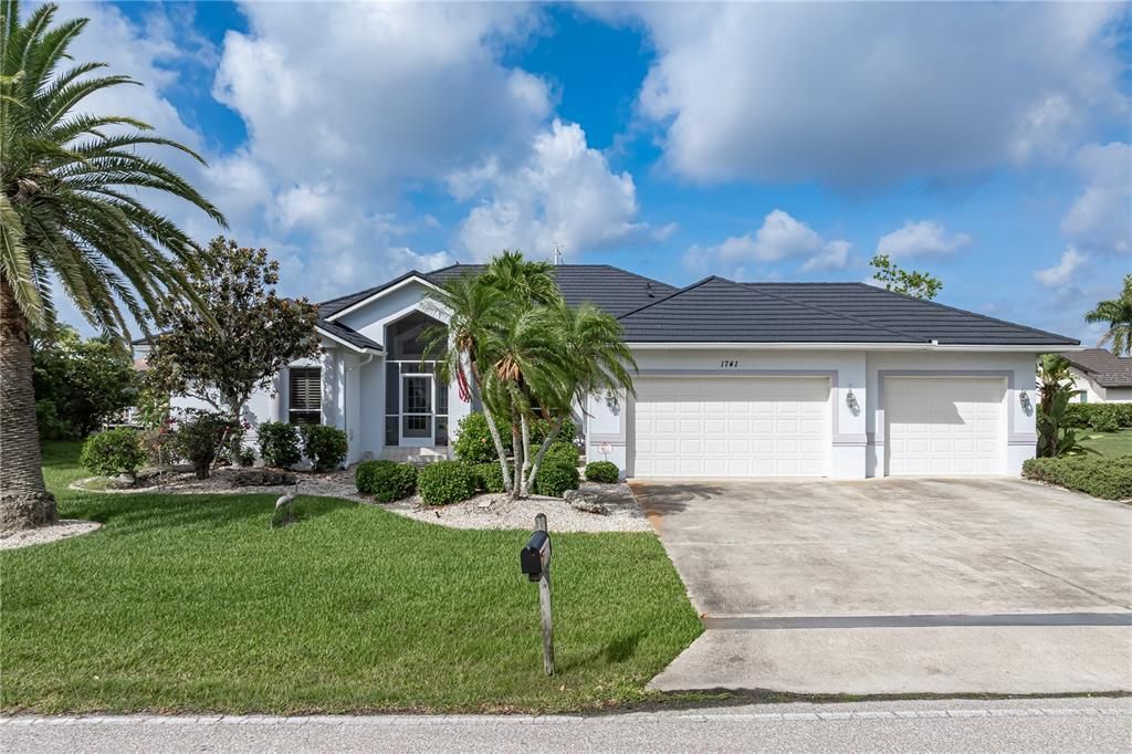 For Sale: $659,000 (3 beds, 2 baths, 2305 Square Feet)
