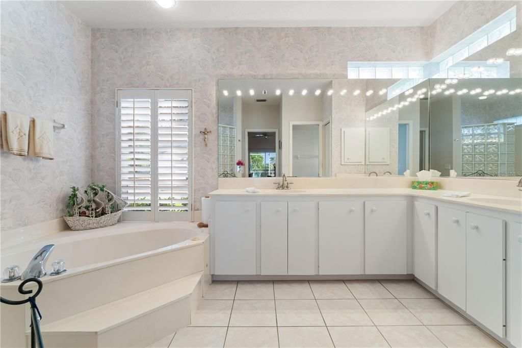 For Sale: $659,000 (3 beds, 2 baths, 2305 Square Feet)