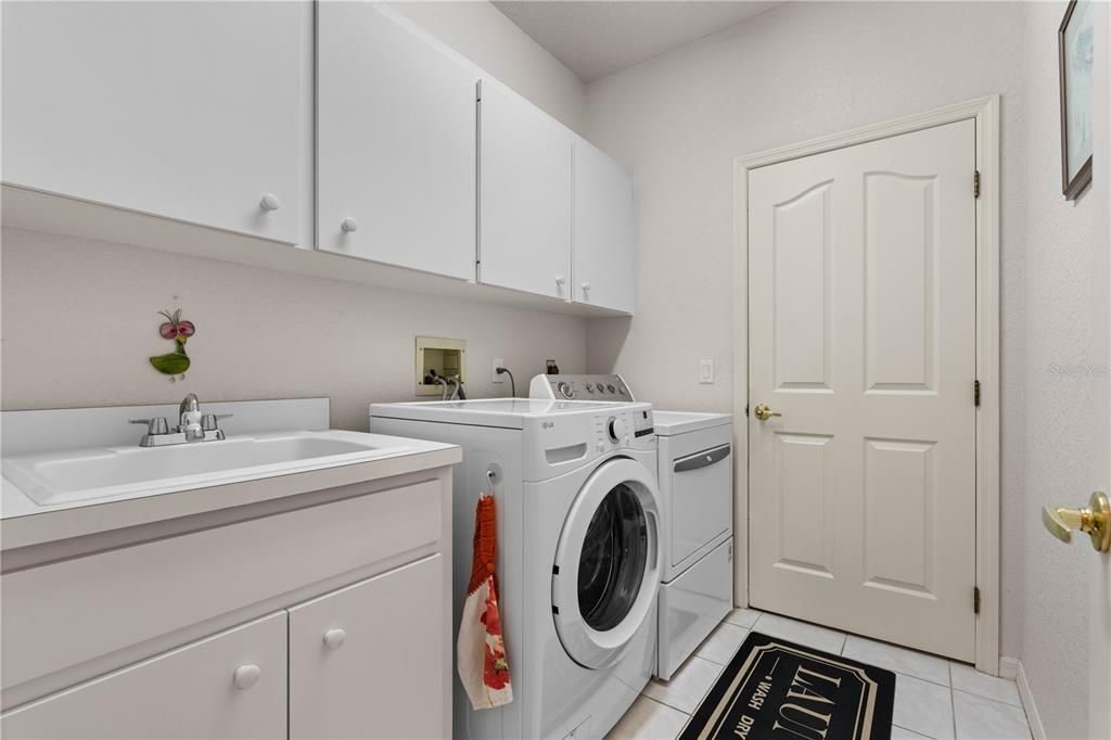For Sale: $659,000 (3 beds, 2 baths, 2305 Square Feet)
