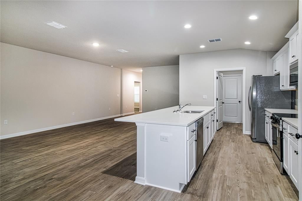 For Sale: $364,900 (4 beds, 2 baths, 1761 Square Feet)