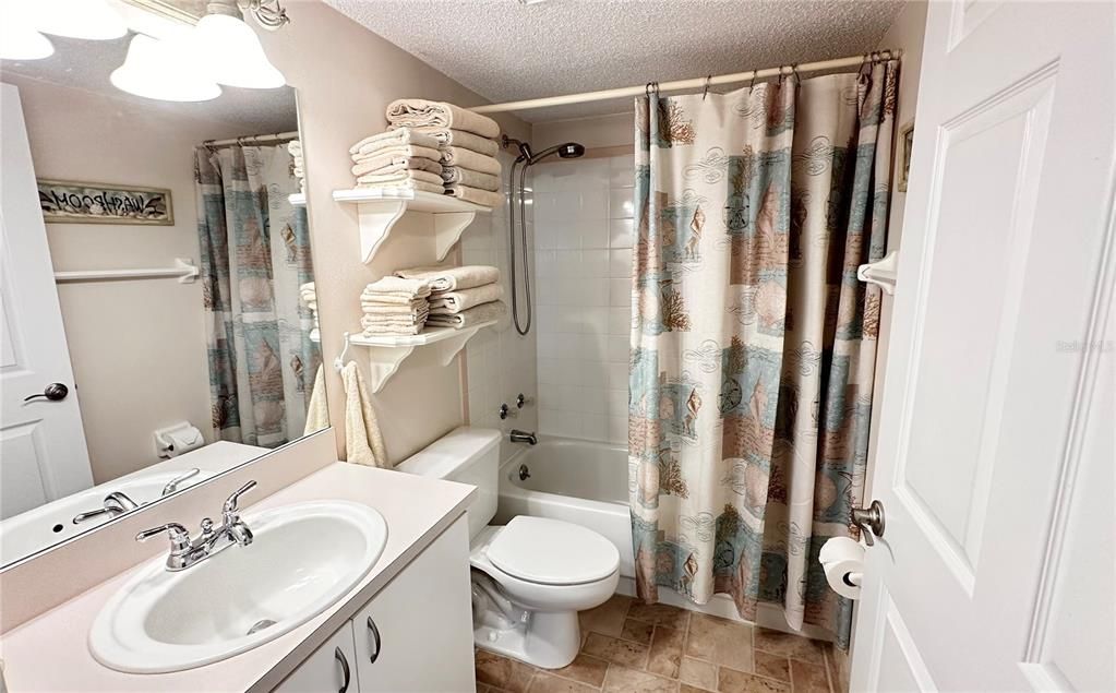 For Rent: $1,850 (2 beds, 2 baths, 906 Square Feet)