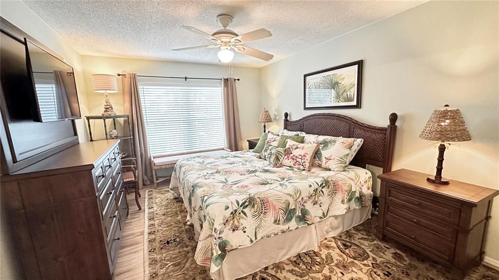 For Rent: $1,850 (2 beds, 2 baths, 906 Square Feet)