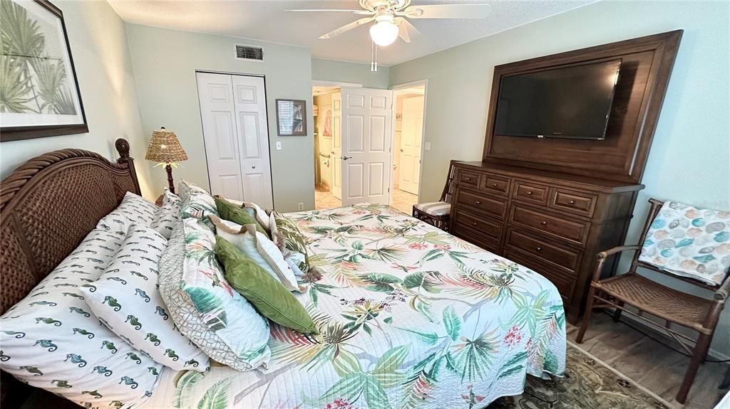 For Rent: $1,850 (2 beds, 2 baths, 906 Square Feet)
