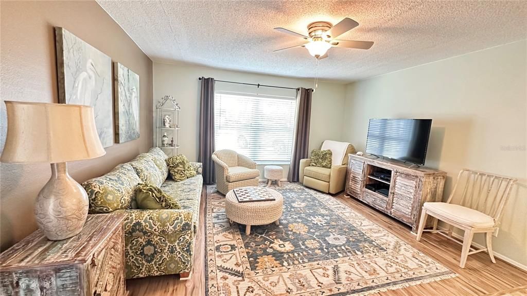 For Rent: $1,850 (2 beds, 2 baths, 906 Square Feet)