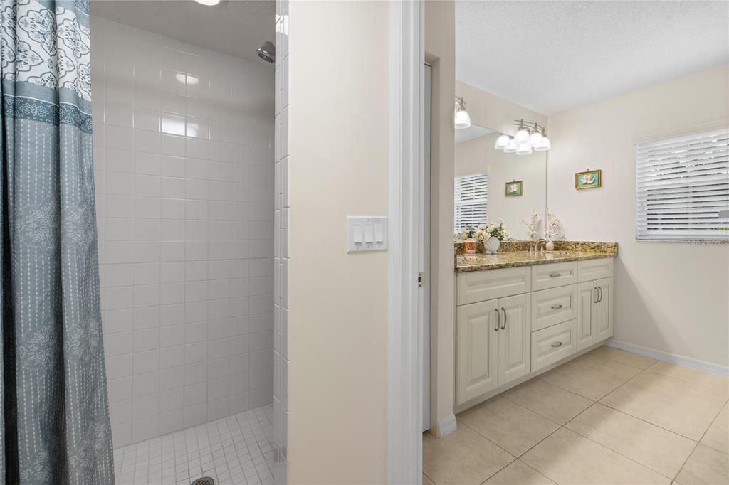 For Sale: $275,000 (2 beds, 2 baths, 1147 Square Feet)