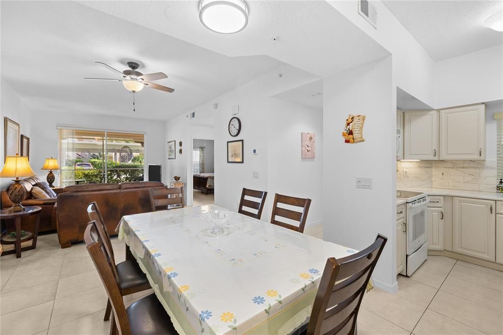 For Sale: $275,000 (2 beds, 2 baths, 1147 Square Feet)