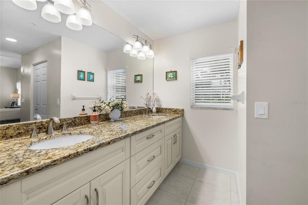For Sale: $275,000 (2 beds, 2 baths, 1147 Square Feet)