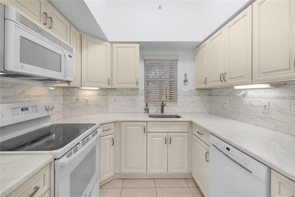 For Sale: $275,000 (2 beds, 2 baths, 1147 Square Feet)