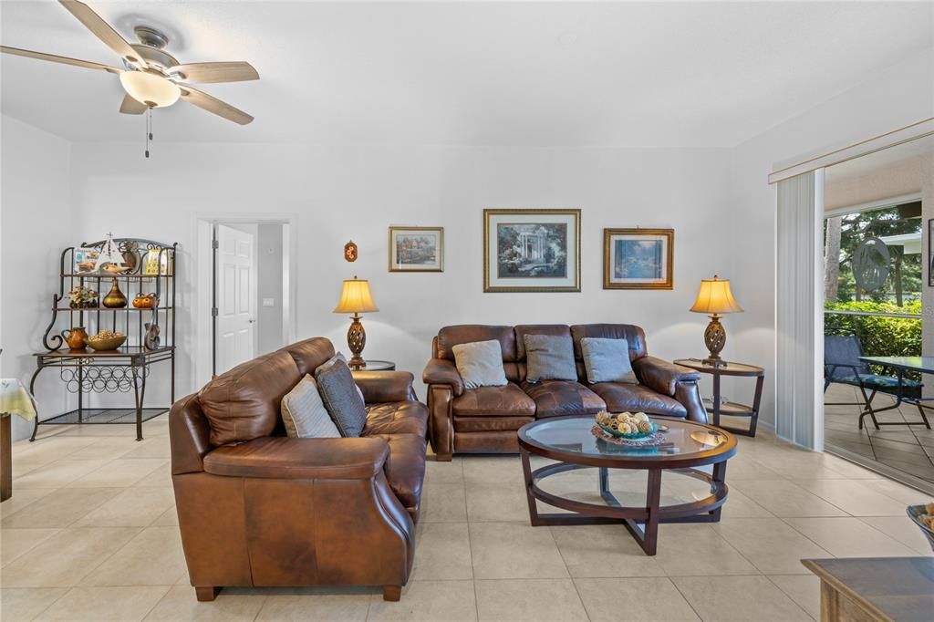 For Sale: $275,000 (2 beds, 2 baths, 1147 Square Feet)