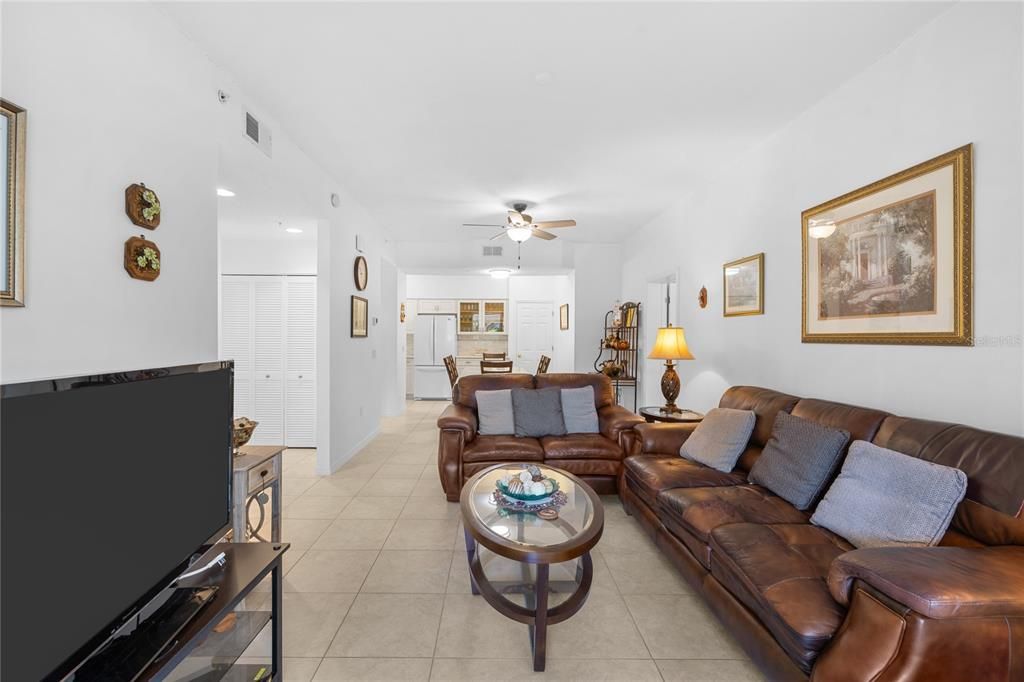 For Sale: $275,000 (2 beds, 2 baths, 1147 Square Feet)