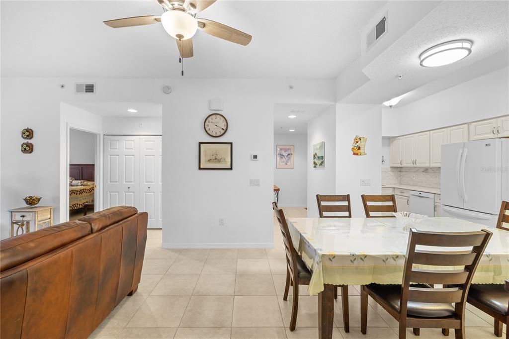 For Sale: $275,000 (2 beds, 2 baths, 1147 Square Feet)