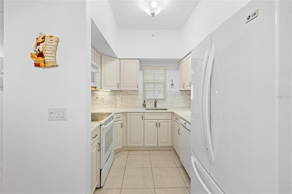 For Sale: $275,000 (2 beds, 2 baths, 1147 Square Feet)