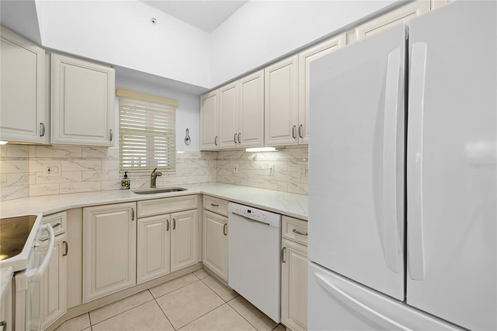 For Sale: $275,000 (2 beds, 2 baths, 1147 Square Feet)