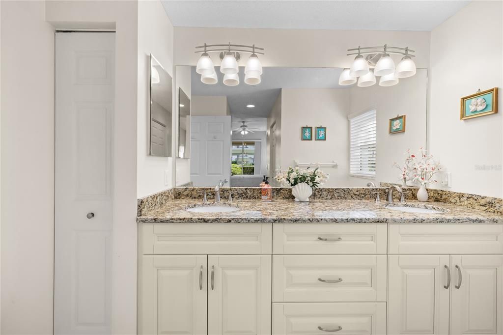 For Sale: $275,000 (2 beds, 2 baths, 1147 Square Feet)