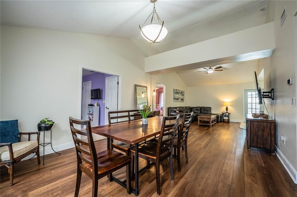 Active With Contract: $339,000 (3 beds, 2 baths, 1424 Square Feet)
