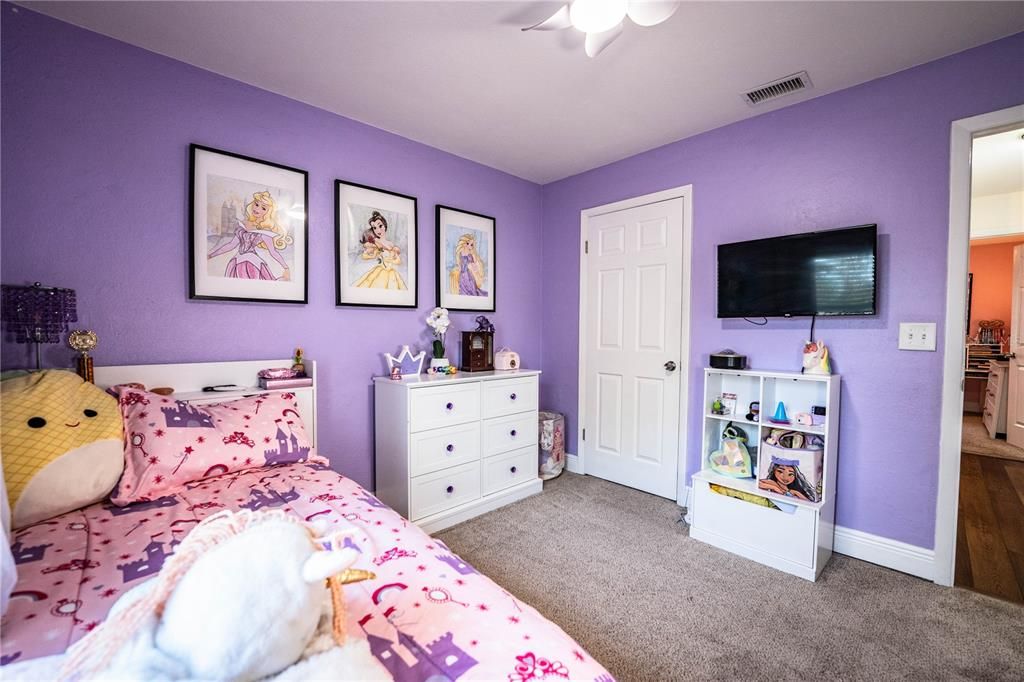 Active With Contract: $339,000 (3 beds, 2 baths, 1424 Square Feet)